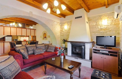Apokoronas Villa | 3' to Sandy Beach / Huge Private Pool / 6-Bedroom Family Villa