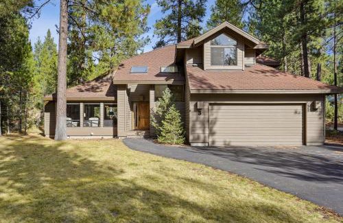 Sunriver Casa | 3 Tumalo with Wood Burning Fireplace