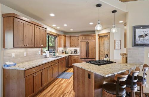 Sunriver Casa | 3 Tumalo with Wood Burning Fireplace