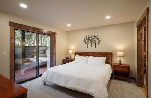 Sunriver Casa | 3 Tumalo with Wood Burning Fireplace