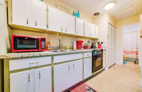 Poinsettia Heights Apartamento | Moderno de mediados de siglo actualizado