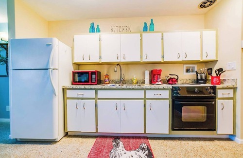 Poinsettia Heights Apartamento | Moderno de mediados de siglo actualizado