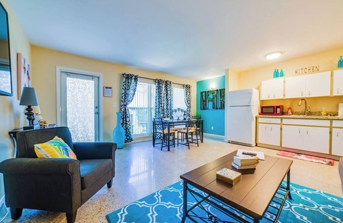 Poinsettia Heights Apartamento | Moderno de mediados de siglo actualizado