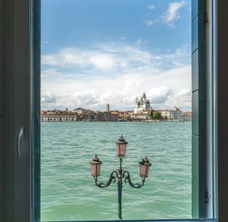 Isola San Giorgio Maggiore Apartamento | 3 Windows on St Mark - Waterfront Apartment