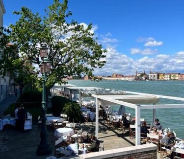 Isola San Giorgio Maggiore Apartamento | 3 Windows on St Mark - Waterfront Apartment