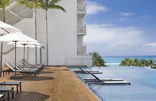 Waikiki Complejo | 3 x Ocean View Room 2 Queen Beds at Alohilani Resort Waikiki Beach