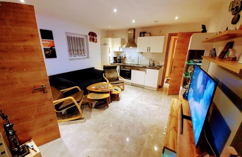 Industriebezirk Apartamento | 3 Z moderne Wellnesswohnung - Sauna, Kamin, Parkplätze 65m2 bis 6 Per
