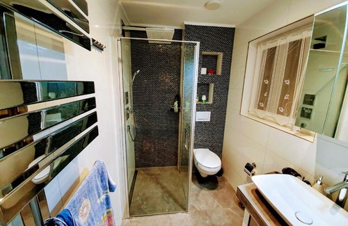 Industriebezirk Apartamento | 3 Z moderne Wellnesswohnung - Sauna, Kamin, Parkplätze 65m2 bis 6 Per