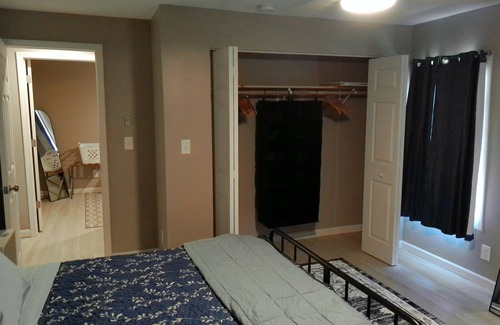 Fairfax Casa | 30+ Day Flexible and Temporary Housing. -King Sized Bed. -Home Office.