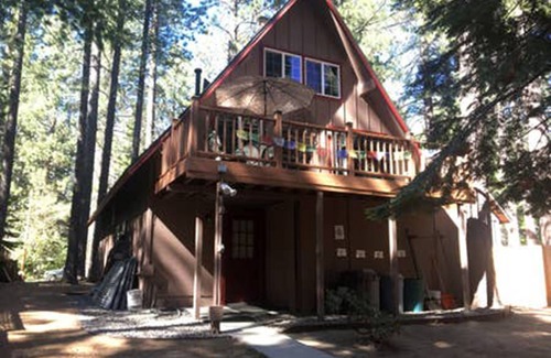 South Lake Tahoe Cabina | Cabina de varios niveles con marco en A con bañera de hidromasaje privada, sauna