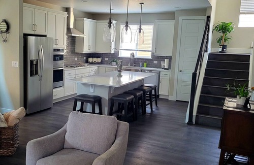 The Meadows Casa | 30 Day min stay Newer 3 Bed 3 Bath Rooftop House close to Outlet Malls