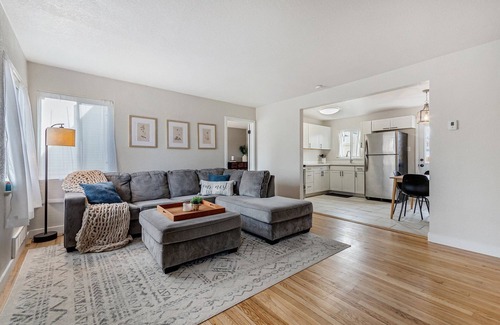 Harvey Park Casa | 30+ Day, Pet Friendly, King-Size Bed - 15 Min to Downtown!