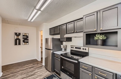 Wetmore Casa | 30+ Day Rental - Charming 2-bedroom Town HM - 1 Car Garage with WiFi, AC