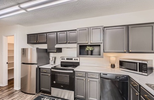 Wetmore Casa | 30+ Day Rental - Charming 2-bedroom Town HM - 1 Car Garage with WiFi, AC
