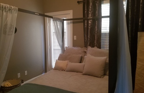 Southbelt/Ellington Casa | 30+ days for traveling nurses, doctors, or home buyers in transition
