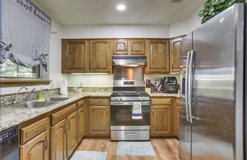 LaPlace Casa | 30 Mi to The Big Easy: LaPlace Home w/ Backyard!