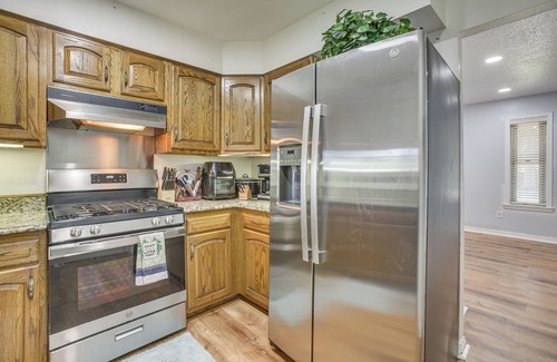 LaPlace Casa | 30 Mi to The Big Easy: LaPlace Home w/ Backyard!