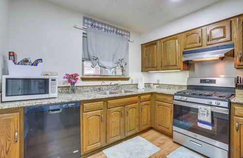 LaPlace Casa | 30 Mi to The Big Easy: LaPlace Home w/ Backyard!