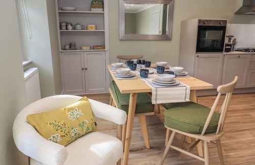 Peebles Cabaña | 30 NORTHGATE, pet friendly, luxury holiday cottage in Peebles