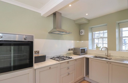 Peebles Cabaña | 30 NORTHGATE, pet friendly, luxury holiday cottage in Peebles