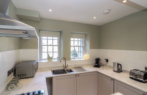 Peebles Cabaña | 30 NORTHGATE, pet friendly, luxury holiday cottage in Peebles