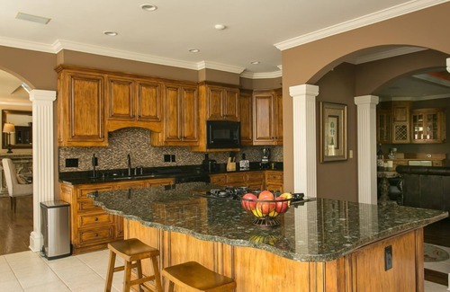 Lake Oconee Casa | 12,000 pies cuadrados, lujo, elevador, frente al lago, piscina, muelle, pozo de fuego, pontones y motos acuáticas