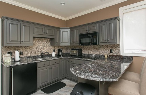 Lake Oconee Casa | 12,000 pies cuadrados, lujo, elevador, frente al lago, piscina, muelle, pozo de fuego, pontones y motos acuáticas