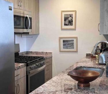 Central Malibu Apartamento | 30 PCT OFF! Limited Time! Malibu Ocean Wave with King Bed, Walking to Beach and Hiking