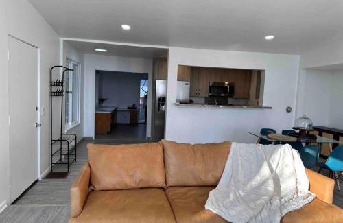 Central Malibu Apartamento | 30 PCT OFF! Limited Time! Malibu Ocean Wave with King Bed, Walking to Beach and Hiking