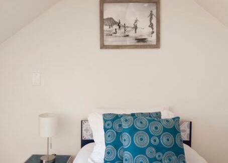 Eastern Malibu Casa | 30 PCT OFF! Malibu Serene Cottage with King Bed, Beach, BBQ