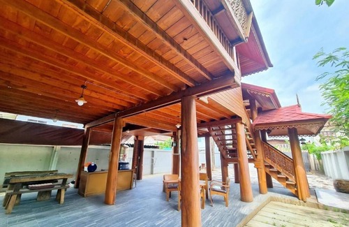 Bang Khen Casa | 300 Years Old Wooden House w 3 Bedrooms and big Yard