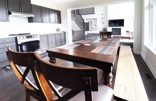 Dwight Casa | 3000SQF Private Retreat Modern Cottage AC Fibre Wifi Muskoka Algonquin