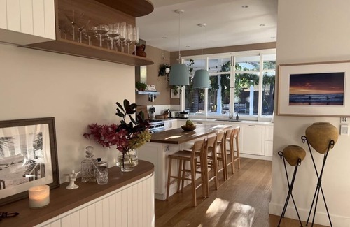 Freshwater Casa | 300m to Freshwater Beach, 4 bedroom + Guest + pool