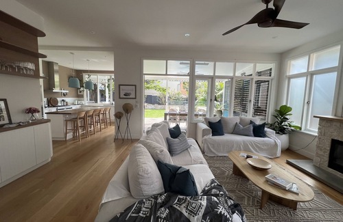 Freshwater Casa | 300m to Freshwater Beach, 4 bedroom + Guest + pool