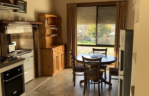Daylesford Cabaña | 300m to Wombat Hill Gardens ,close to Convent Gallery and Lake Daylesford