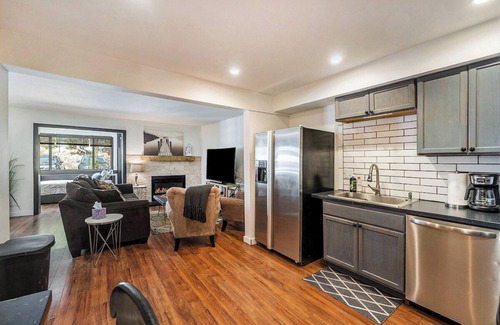 Saint Mary's Condominio | 306 - 1br · Cozy Modern Condo on The Lake