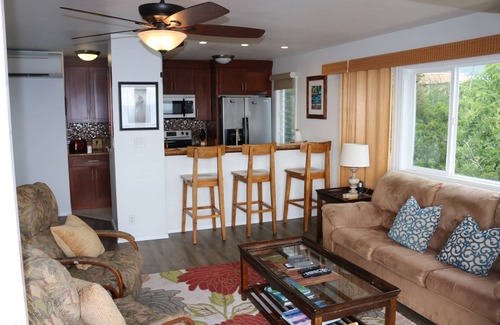 Kailua-Kona Condominio | 306-AirCon. Unidad de esquina mejorada con amplias vistas al mar y Lanai extra grande.