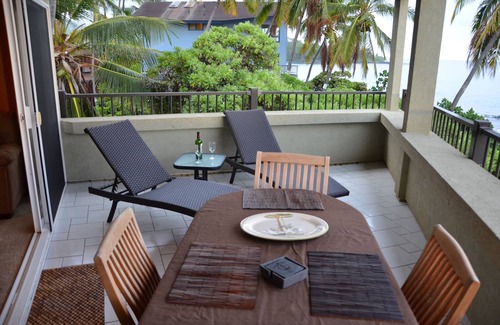 Kailua-Kona Condominio | 306-AirCon. Unidad de esquina mejorada con amplias vistas al mar y Lanai extra grande.