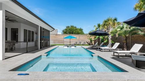 Gulfview Heights Casa | 30A Happy by the Sea by AvantStay Pool Golf Cart Bikes