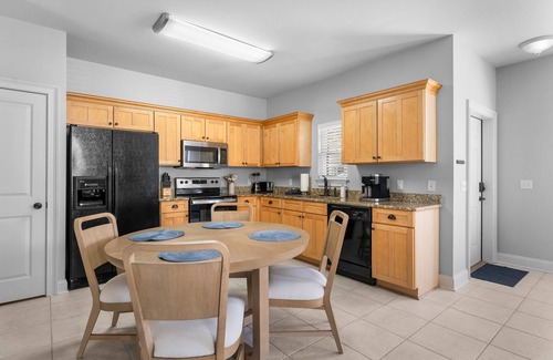 Dune Allen Beach Condominio | 30A Poolside Oasis & Beach Bliss- with a beautiful patio retreat!