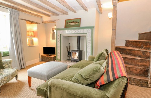 Charlbury Cabaña | 31 MANOR ROAD, pet friendly, with open fire in Woodstock