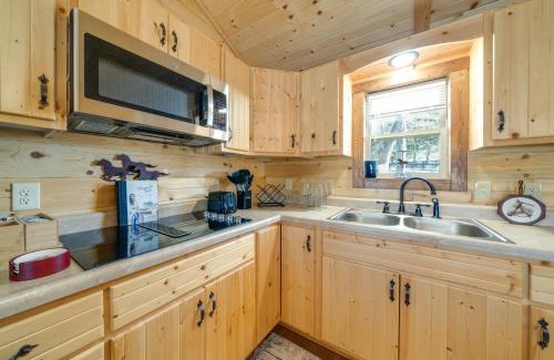 La Grange Casa | 31 Mi to Louisville Cabin on 235 Acres!