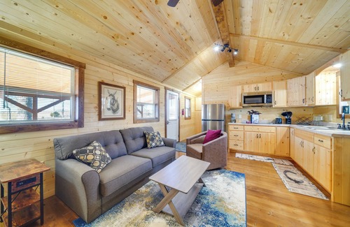 La Grange Cabina | 31 Mi to Louisville: Cabin on 235 Acres!