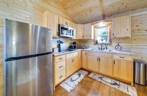 La Grange Cabina | 31 Mi to Louisville: Cabin on 235 Acres!