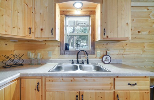La Grange Cabina | 31 Mi to Louisville: Cabin on 235 Acres!
