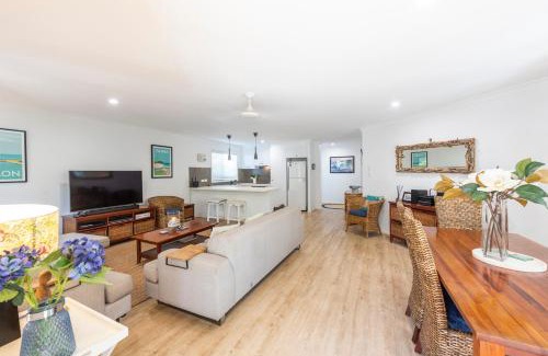 Yamba Casa | 32 Beachside - LJHooker Yamba