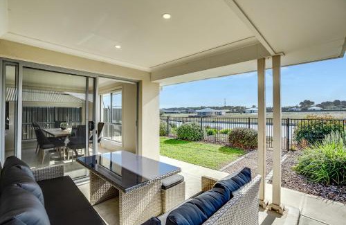 Nangkita Casa | 32 Blanche Pde Hindmarsh Island - No Linen Included