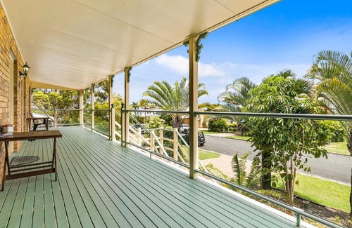 Rainbow Beach Casa | 32 Bombala Crescent Rainbow Beach Aircon Pool Pets welcome