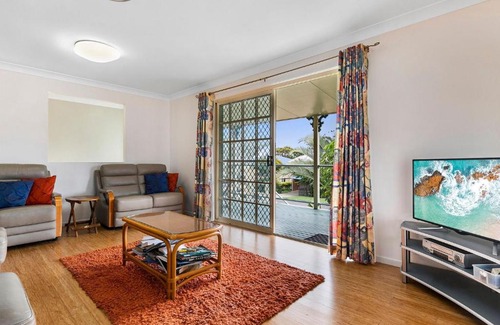 Rainbow Beach Casa | 32 Bombala Crescent Rainbow Beach Aircon Pool Pets welcome