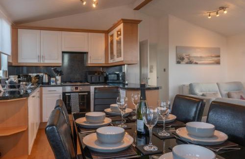 Mullacott Casa | 32 Ocean Terrace Lodge - 3 Bed-Sleeps 6-TJS32OT